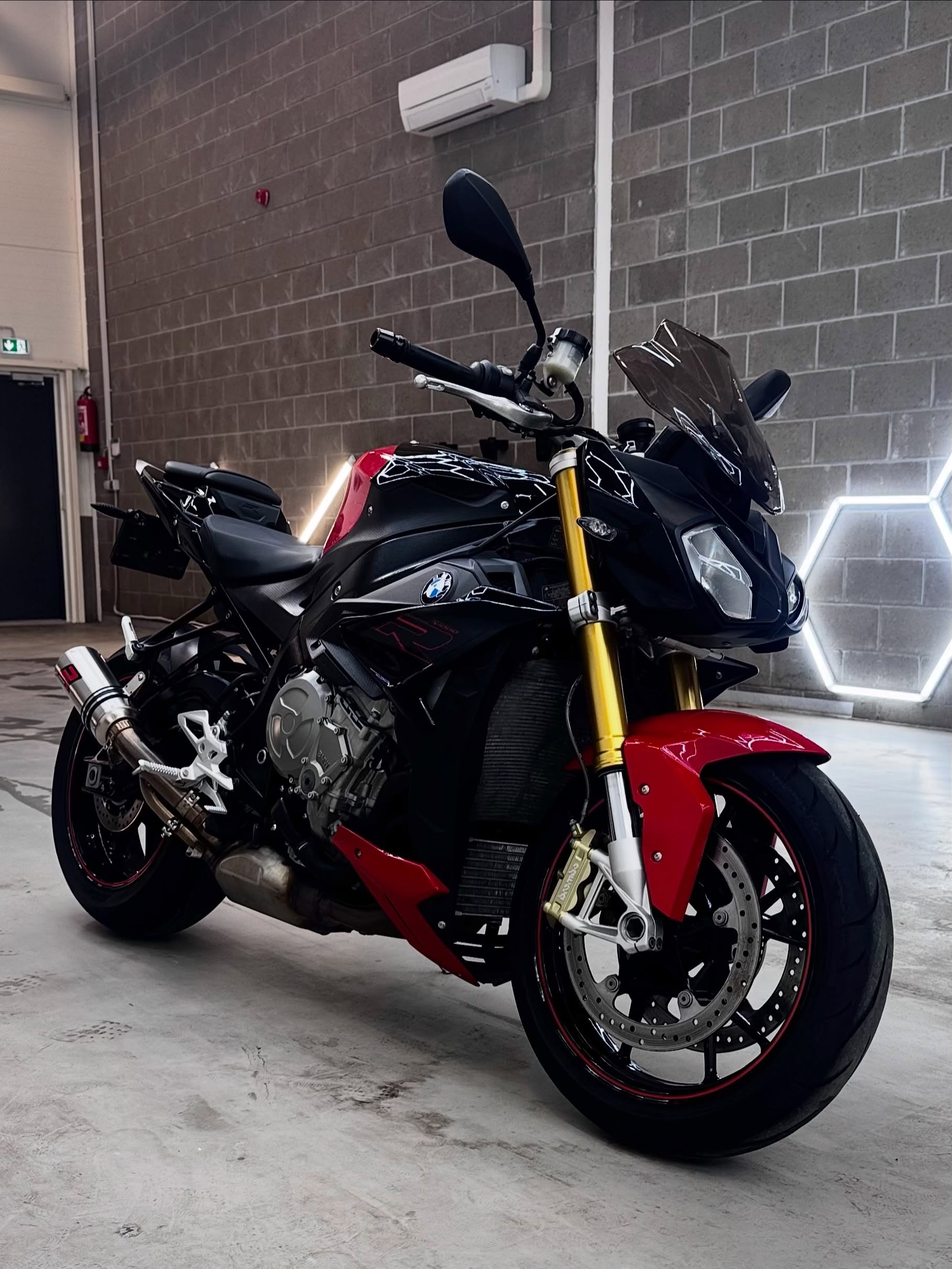 Не только автомобили нуждаются в качественном детейлинге. 🏍️✨

В этот раз к нам 