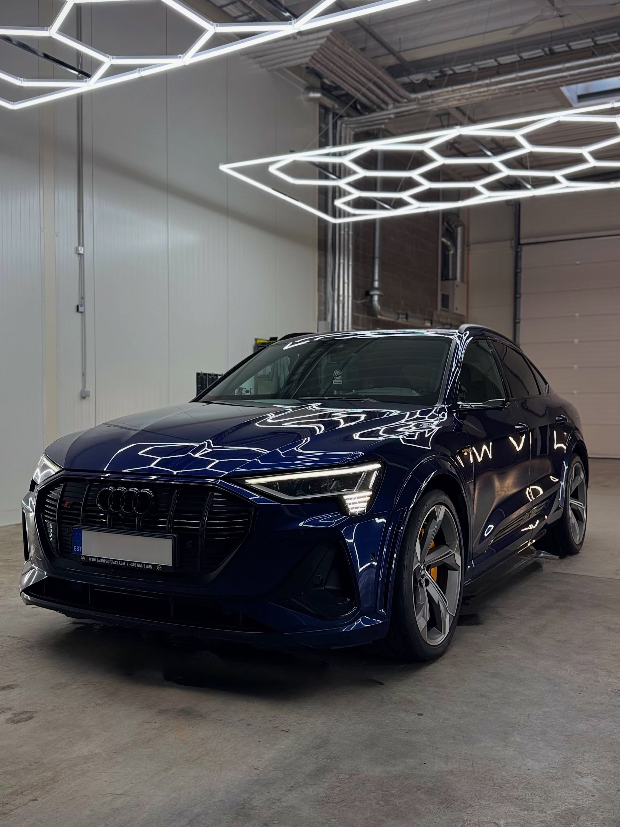 AUDI E-TRON S SPORTBACK ⚡️
Выполнили Delux мойку с обработкой IronX — удалили м